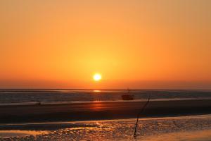 Sunset, sea & horizon